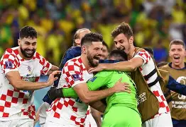 巴西-击败秘鲁国足业务C罗助攻建功