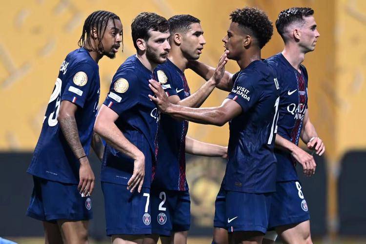 九州娱乐app-圣埃蒂安球员突破进球不止，为球队贡献巨大