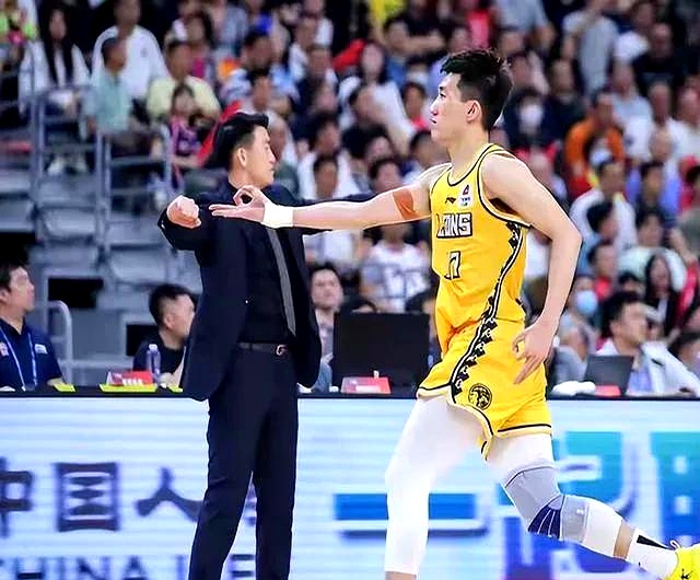 奥格斯堡在关键时刻力克对手保持在积分榜前列的简单介绍